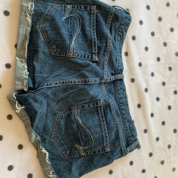 Jean shorts - stretchy and flattering - Picture 3 of 3